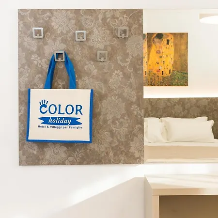 Hotel Color Miami Family 4*